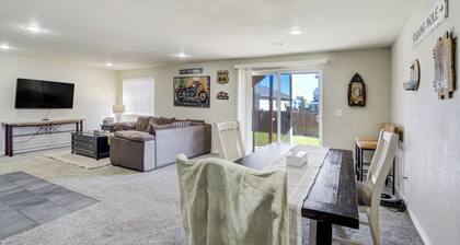 The Cozy Oak | Modern Basement Apartment