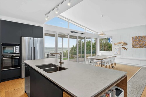 Riverside Retreat - Waterfront - Hindmarsh Island