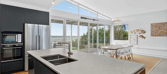 Riverside Retreat - Waterfront - Hindmarsh Island