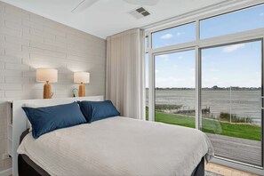 4 bedrooms, desk, WiFi, bed sheets - Riverside Retreat - Waterfront - Hindmarsh Island (Hindmarsh Island)
