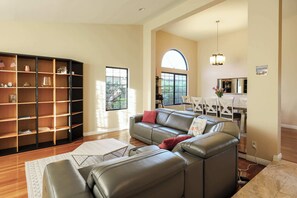 Fernseher, Videospiele, DVD-Player, Bücher