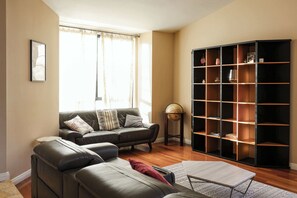 Tv, videospil, dvd-afspiller, bøger