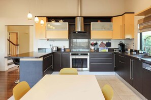 冰箱、微波炉、烤箱、炉灶