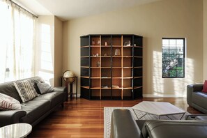 Télévision, jeux vidéo, lecteur de DVD, livres