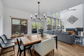 Dining - Cozy Mountain Retreat in Frisco – Walk to Lake, Trails and Main St (Frisco)