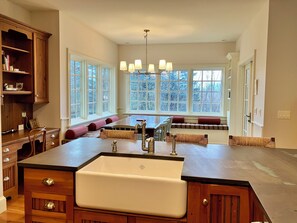 المنشأة من الداخل