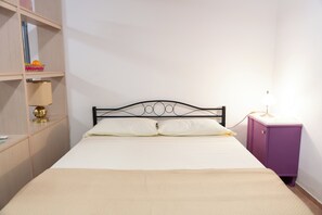 2 bedrooms, iron/ironing board, free WiFi, bed sheets - Monasteri Rural Holiday Home (Sicilia)