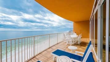 Condo, 4 Bedrooms | Outdoor dining