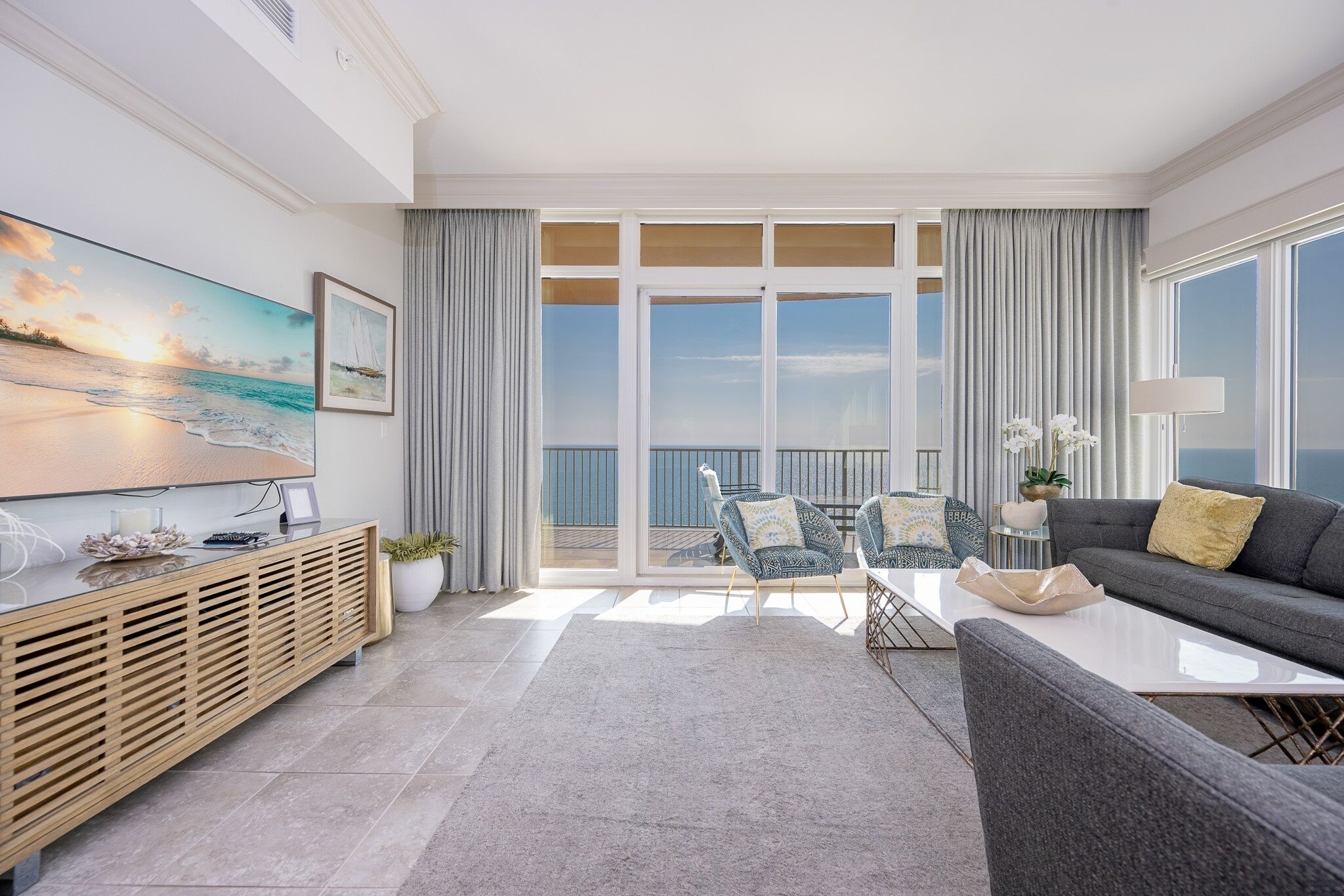 Condo, 4 habitaciones | Área de sala de estar