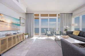Condo, 4 habitaciones | Área de sala de estar