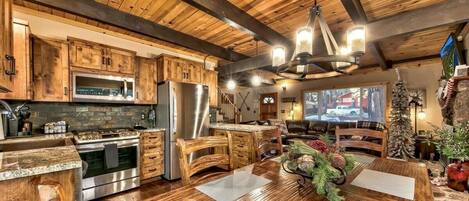 Nhà, 3 phòng ngủ | Bếp riêng | Tủ lạnh, lò nướng, dụng cụ pha cà phê/trà, lò nướng bánh mì