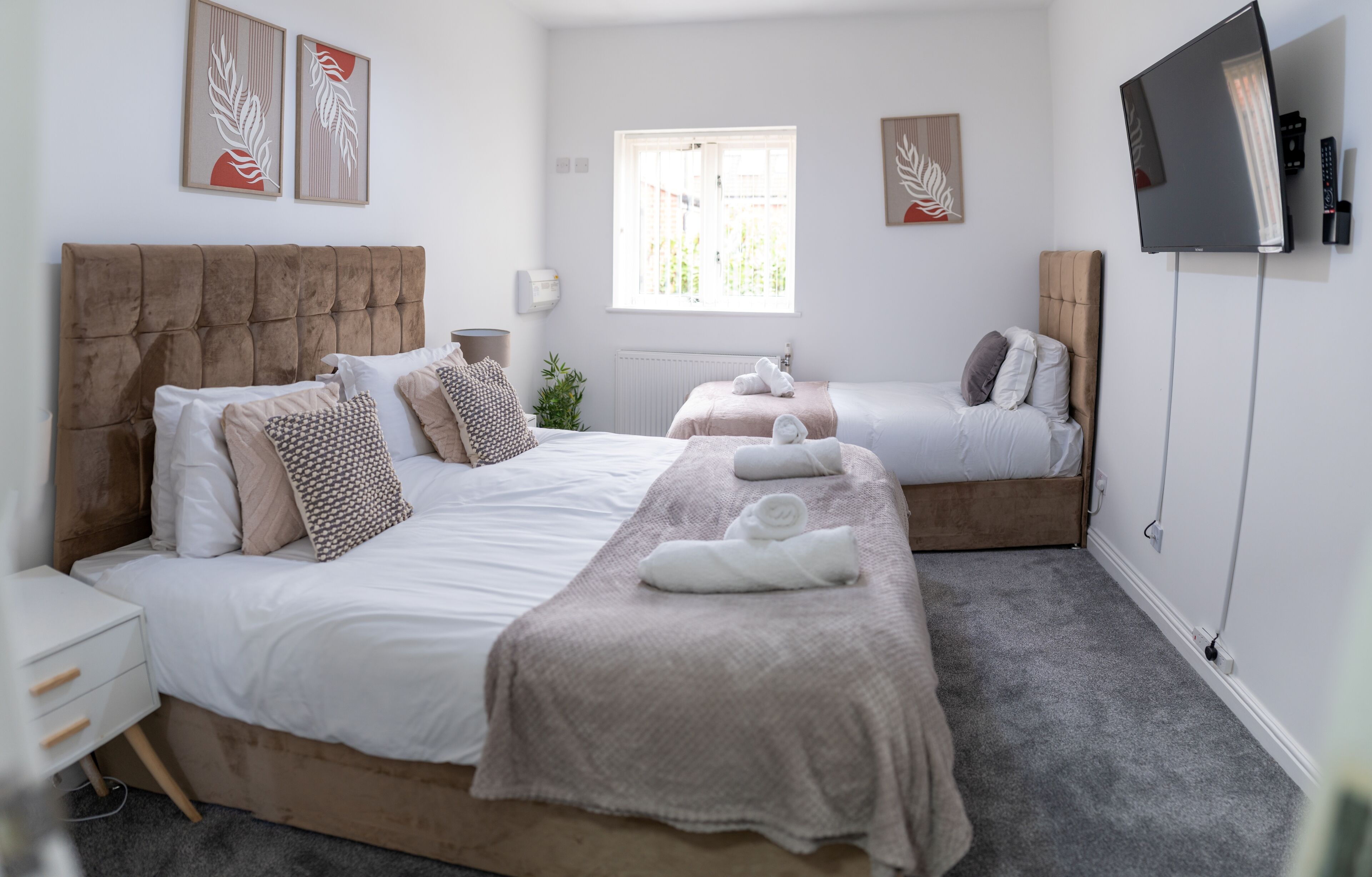 4 habitaciones, tabla de planchar con plancha, wifi y ropa de cama 
