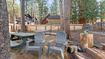 House, 2 Bedrooms | Outdoor dining