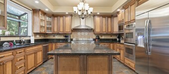 Spacious Mountain Getaway Game Room & Gazebo 5 Bedroom Villa