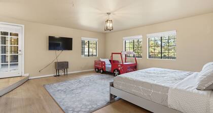 Spacious Mountain Getaway Game Room & Gazebo 5 Bedroom Villa