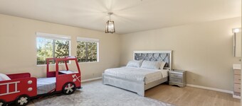 Spacious Mountain Getaway Game Room & Gazebo 5 Bedroom Villa