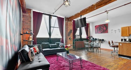 Beautiful 'rose Themed' Loft Near Downtown Detroit 1 Bedroom Apts