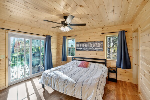 كابينة - ٣ غرف نوم | 3 عدّة غرف نوم ومساحة عمل للكمبيوتر المحمول ومكواة/لوح كي