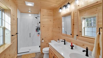 Cabin, 3 Bedrooms | Bathroom