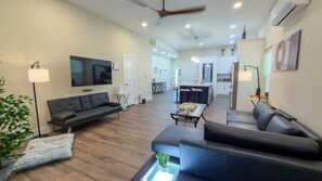 アパートメント 3 ベッドルーム | リビング エリア