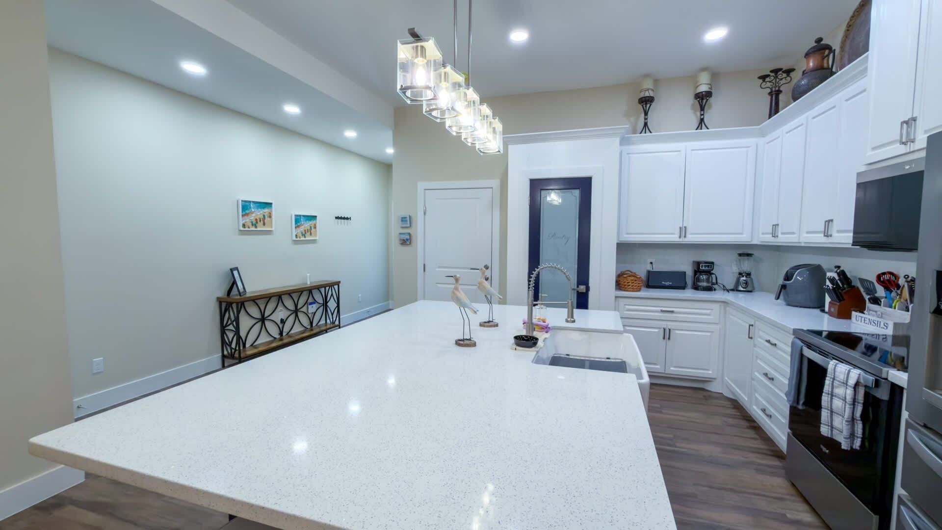 Apartment, 3 Bedrooms | Private kitchen | Fridge, oven, coffee/tea maker, toaster