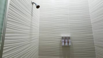 Apartment, 3 Bedrooms | Bathroom | Towels, shampoo, toilet paper