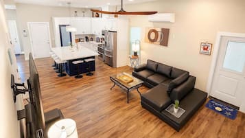 Apartment, 3 Bedrooms | Living area