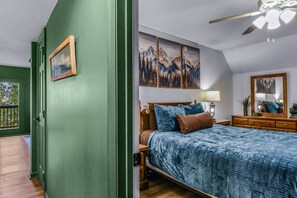 Room - Smoky Mountain Bliss 2 Bedroom Cabin (Gatlinburg)