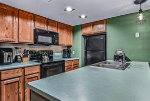 Private kitchen - Smoky Mountain Bliss 2 Bedroom Cabin (Gatlinburg)
