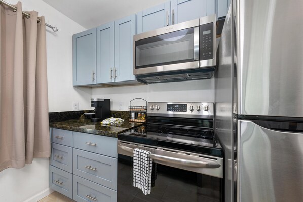 Condo, 1 habitación | Cocina privada | Refrigerador, horno, cafetera y tetera y tostadora