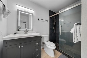Condo, 1 Bedroom | Bathroom | Towels
