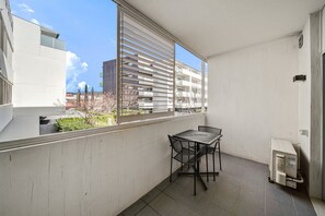Apartment | Dining - Comfy 2-bed Near the Lake With Secure Parking (Canberra)