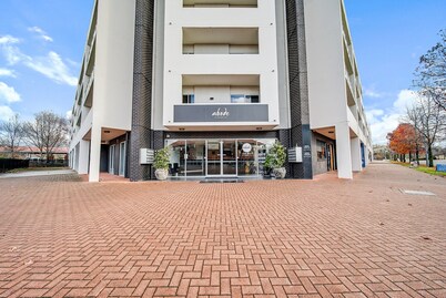 Comfy 2-bed Near the Lake With Secure Parking