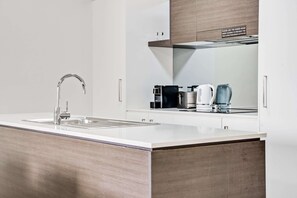 Apartment | Private kitchen | Cookware/dishes/utensils - Comfy 2-bed Near the Lake With Secure Parking (Canberra)