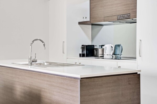 Apartment | Eigene Küche | Kochgeschirr/Geschirr/Besteck