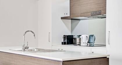 Comfy 2-bed Near the Lake With Secure Parking