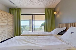 Iron/ironing board, internet, bed sheets - Panoramic sea view, 8-person apartment (Olmeto)