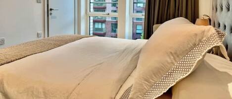 2 chambres, fer et planche à repasser, Wi-Fi, draps fournis