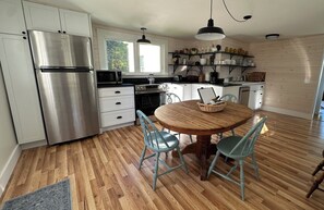 Microondas, horno, parrilla de estufa y lavavajillas 