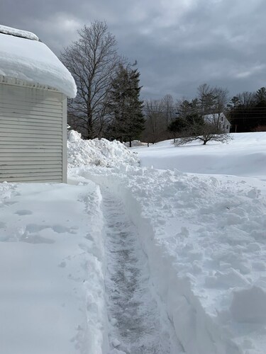 3 ski mountains near this 4-bedroom house in Waterford/reliable wifi.  Sleeps 5.