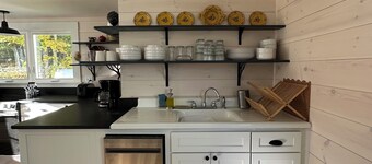 3 ski mountains near this 4-bedroom house in Waterford/reliable wifi.  Sleeps 5.