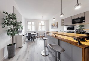 Comfort Apartment | Living room | Smart TV - RentPlanet - Apartament Święty Marcin (Poznań)