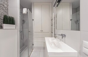Comfort Apartment | Bathroom - RentPlanet - Apartament Święty Marcin (Poznań)
