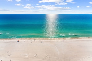 On the beach - Oceanfront 2BR w/ pools & daily attraction tickets (Panama City Beach)