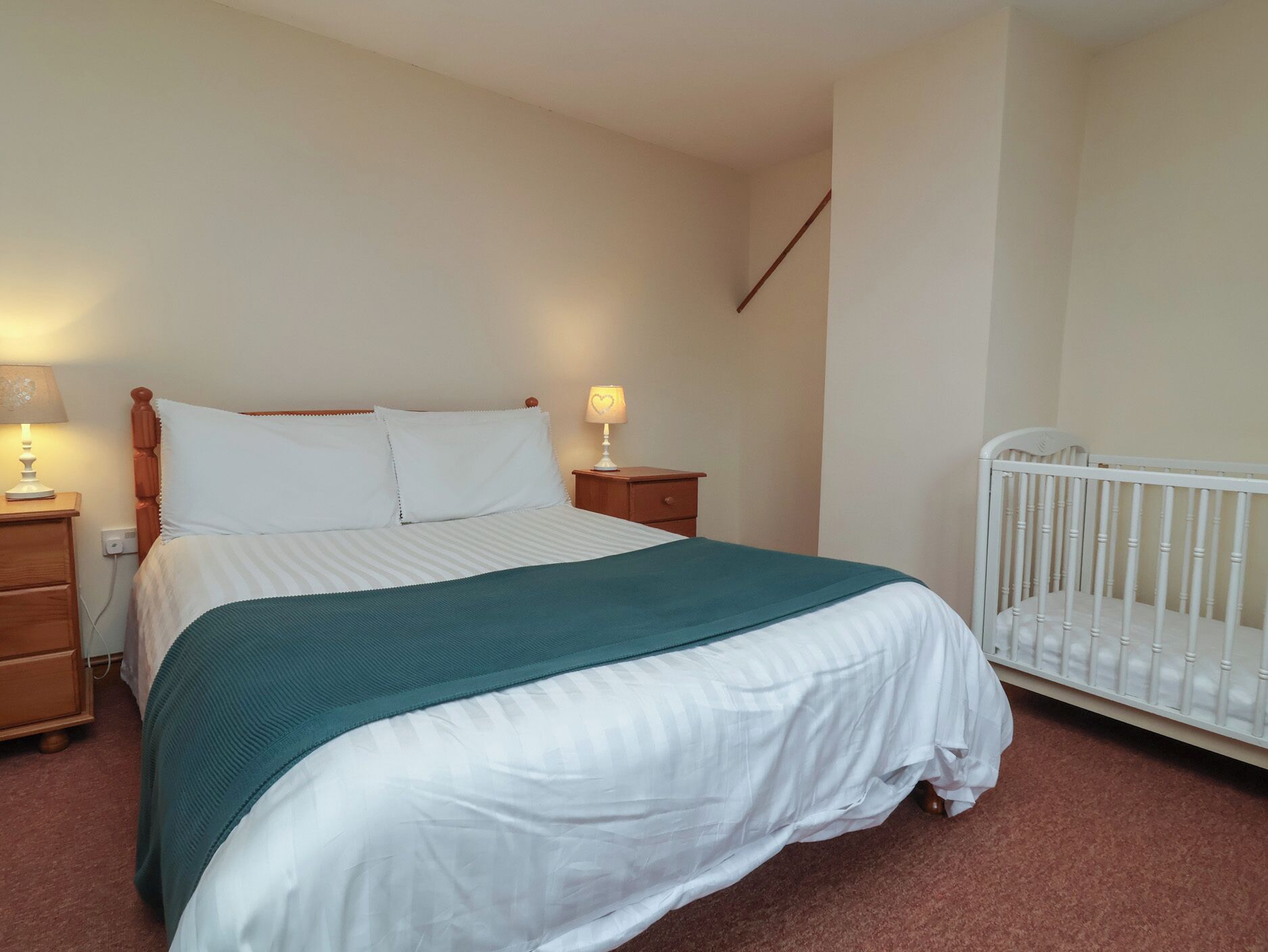 2 bedrooms, individually decorated, individually furnished, free WiFi