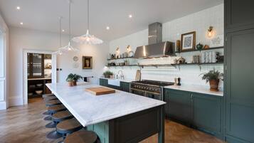 Dishwasher, cookware/dishes/utensils