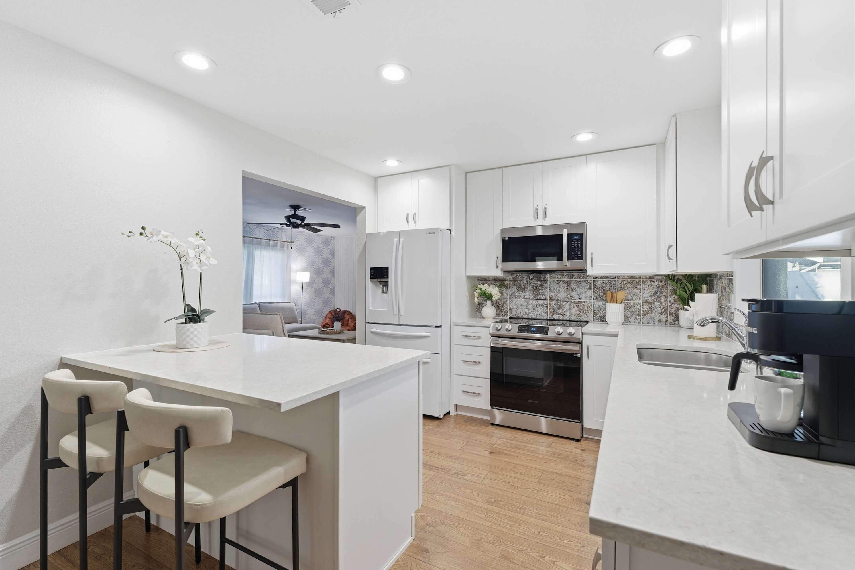 Refrigerador, microondas, horno, placa de cocina