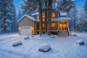 Exterior - The Trailhead · Hot Tub, Hikes & Night Skies (Shaver Lake)