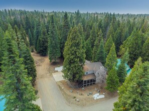 Exterior - The Trailhead · Hot Tub, Hikes & Night Skies (Shaver Lake)