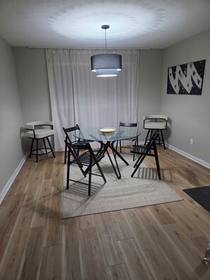 Interior - Spacious 5-bedroom house near downtown Valdosta. (Valdosta)